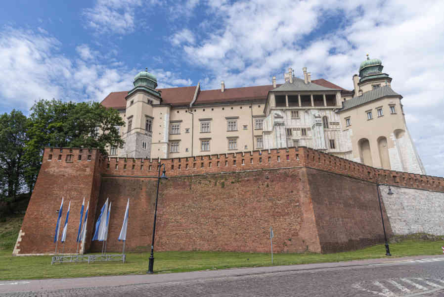 Polonia - Cracovia 042 - colina de Wawel - castillo de Wawel.jpg
